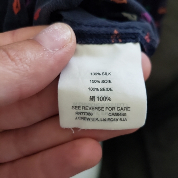 J.Crew 100% Silk Navy Blue Long Sleeve Blouse Colorful Lip Print Ruffle V-neck - Picture 5 of 7